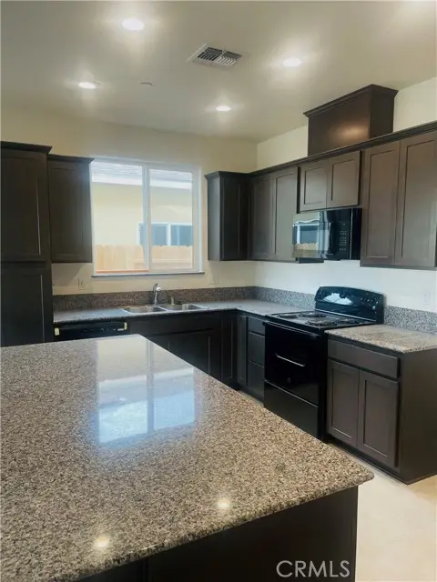 165 Squaw Valley Dr., Merced, CA 95341 - #2