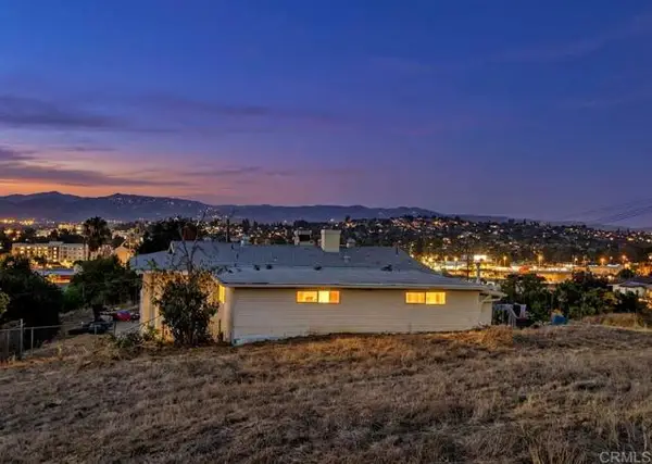 925 Grand Court, Escondido, CA 92025