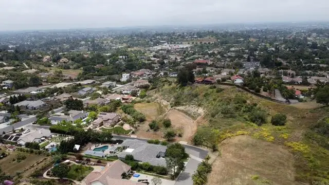 132 Luzeiro Drive, Vista, CA 92084 - #3