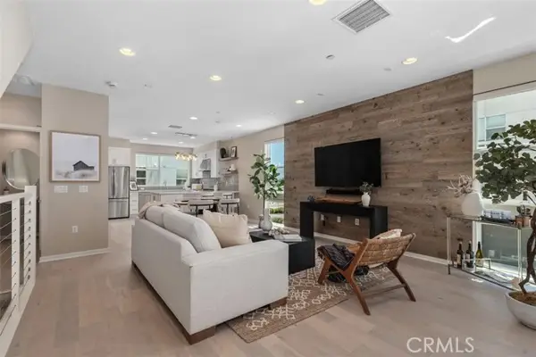 1529 Greenwich Way, Costa Mesa, CA 92627