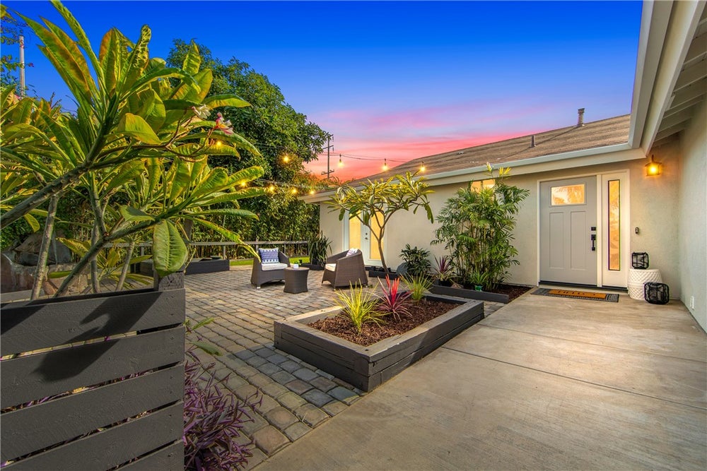 17281 Newland Street Street, Huntington Beach, CA 92647 BHGRE