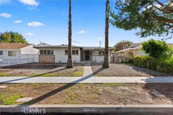 18928 Victory Boulevard, Tarzana, CA 91335