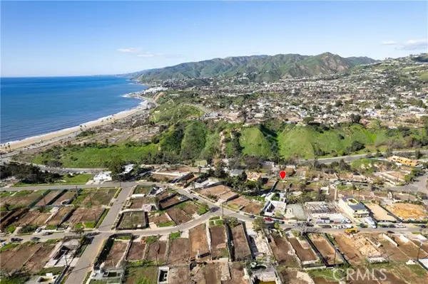 560 Radcliffe Avenue, Pacific Palisades, CA 90272