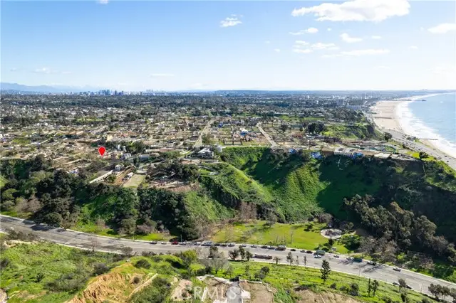 560 Radcliffe Avenue, Pacific Palisades, CA 90272 - Image #2