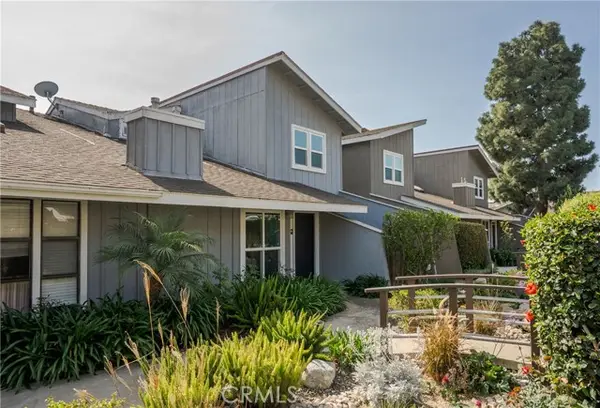 345 University Drive  #F4, Costa Mesa, CA 92627