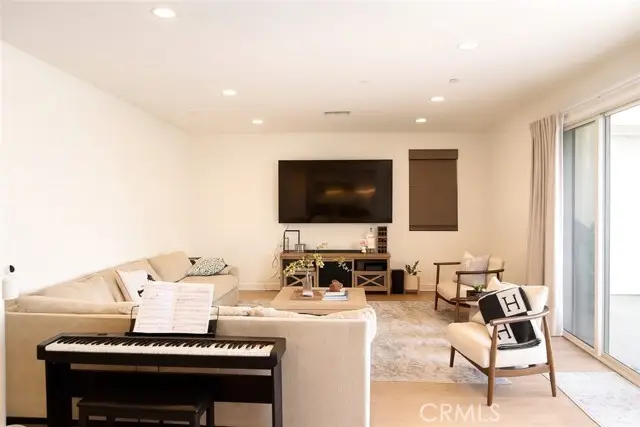 279 Barnes, Tustin, CA 92782 - Image #2