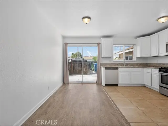 8217 Laurel Canyon Boulevard, North Hollywood, CA 91605 - #3