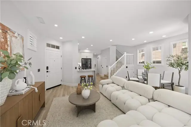 328 Flyers, Tustin, CA 92782 - #1