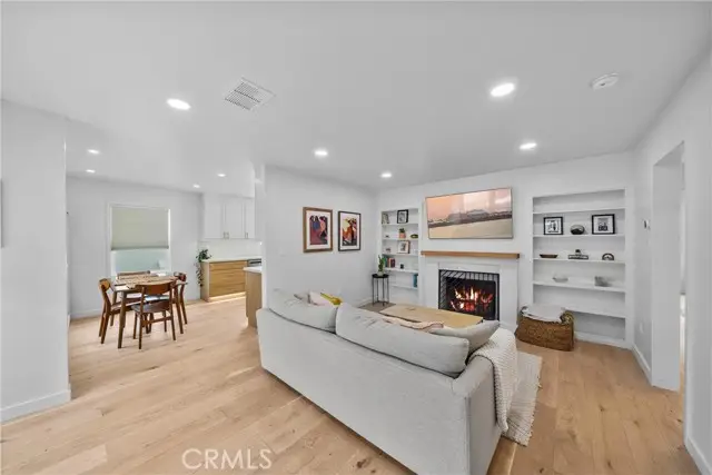 1006 E Ridgewood St, Long Beach, CA 90807 - #1