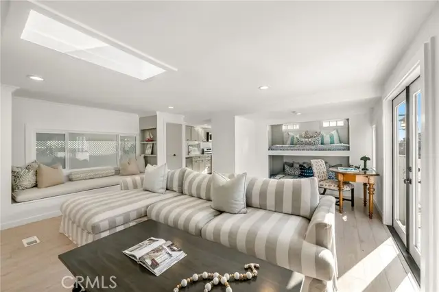 265 Mayflower, Newport Beach, CA 92660 - #3