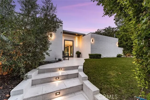 912 Honeywood Rd, Los Angeles, CA 90049 - #1
