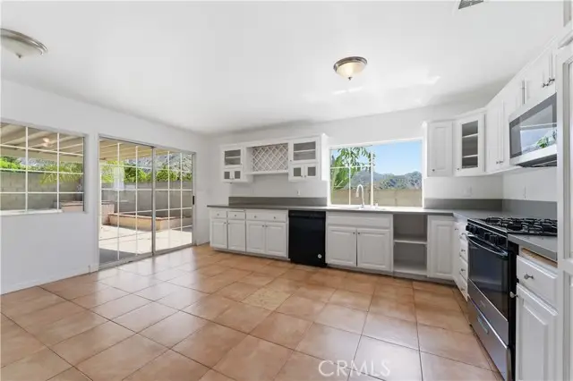 13868 Tucker Avenue, Sylmar, CA 91342 - #2
