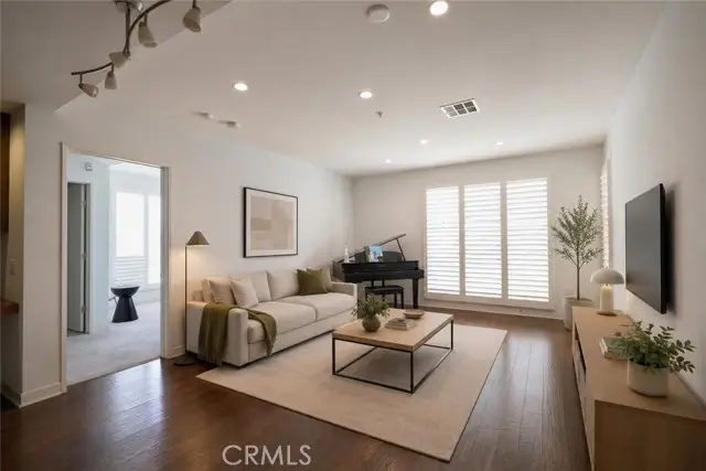 21301 Erwin Street  #305, Woodland Hills, CA 91367 - #2
