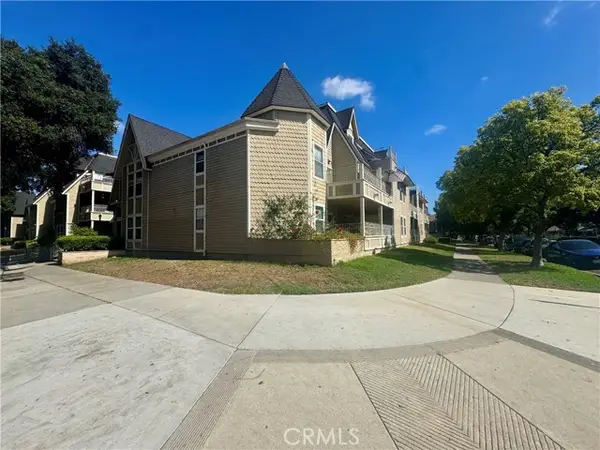 300 Chestnut Avenue  #301, Santa Ana, CA 92701