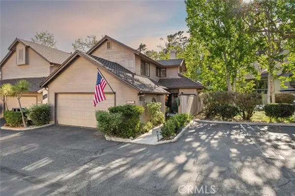 2071 Meadow View Ln, Costa Mesa, CA 92627