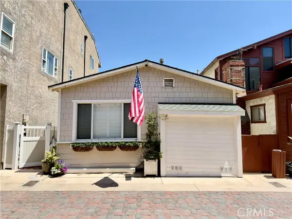 48 B Surfside Avenue, Surfside, CA 90743