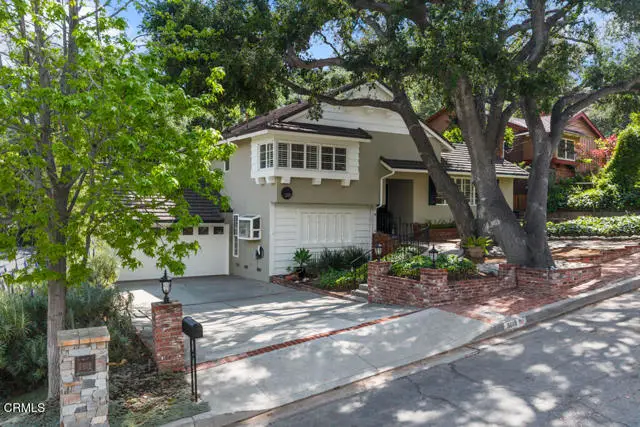 3818 Cedarbend Drive, Glendale, CA 91214 - #2