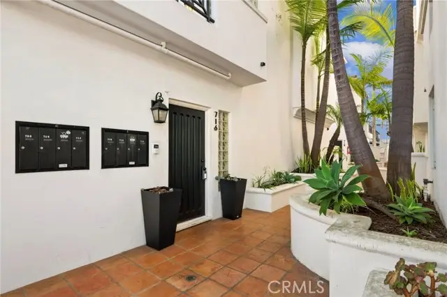 716 Manhattan Beach Boulevard, Manhattan Beach, CA 90266 - #3