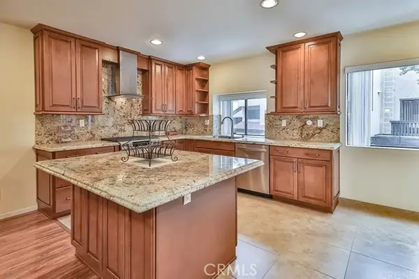 21931 Burbank  #23, Woodland Hills, CA 91367