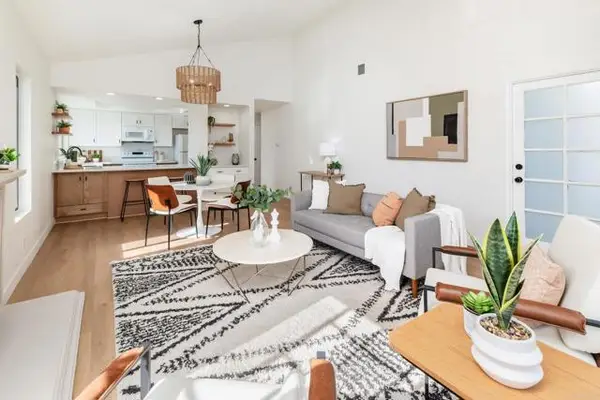 4085 Crystal Dawn Ln  #201, San Diego, CA 92122