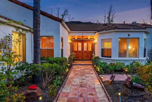 28301 Crooked Oak Lane, Escondido, CA 92026