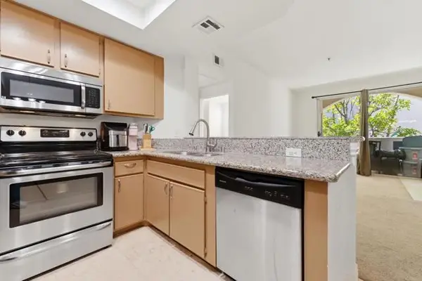 680 Camino De La Reina  #2201, San Diego, CA 92108