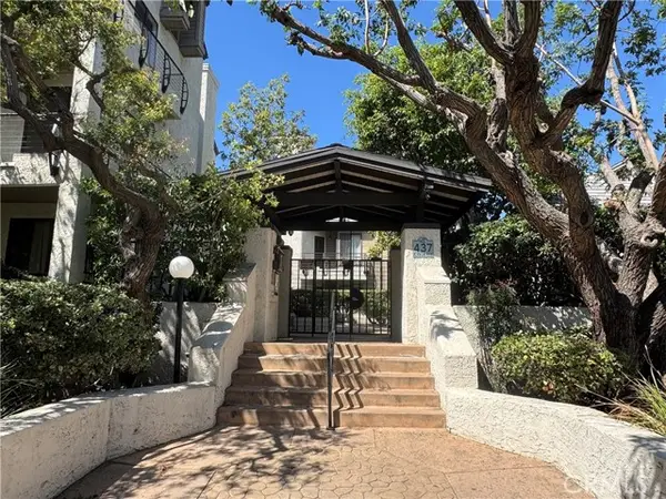 437 Palm Avenue  #207, Burbank, CA 91501