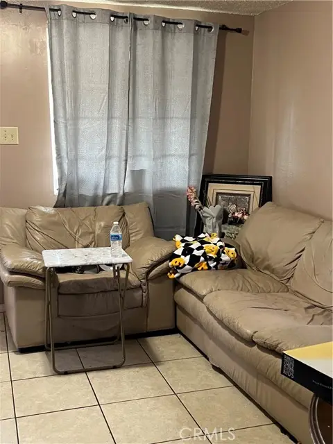 241 L Street, Bakersfield, CA 93304 - #2