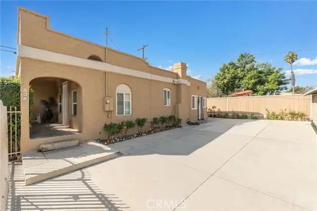 926 Pine, Santa Ana, CA 92701 - #2