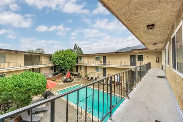 3907 La Crescenta Avenue  #208, La Crescenta, CA 91214 - Image #2