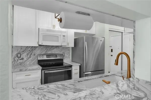 1351 Orange  #205, Los Angeles, CA 90028