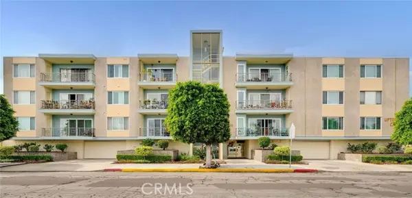 3695 Linden  #9C, Long Beach, CA 90807