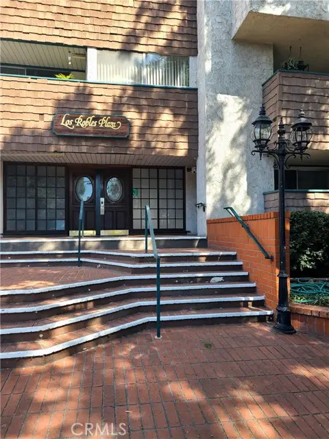 360 Euclid  #122, Pasadena, CA 91101