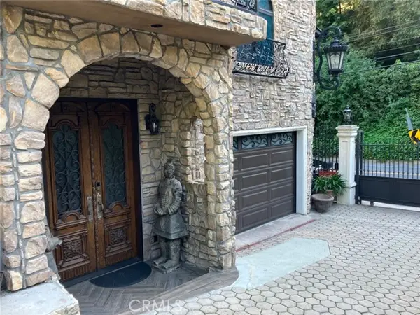 1556 Beverly Glen, Los Angeles, CA 90077