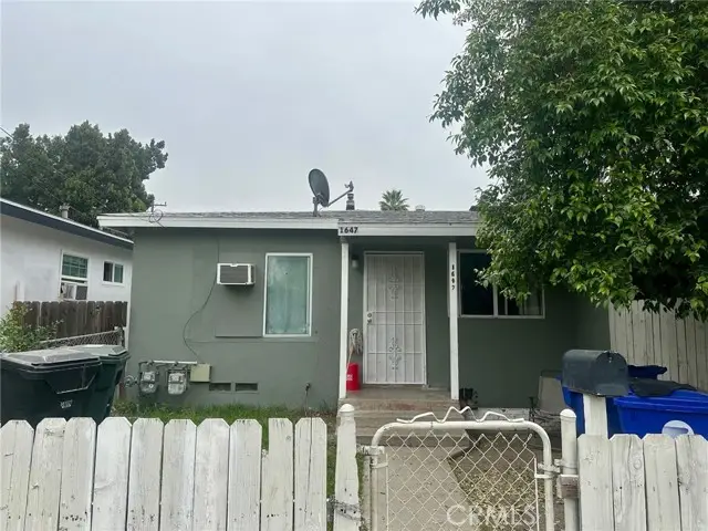 695 W 17th St, San Bernardino, CA 92405 - #3