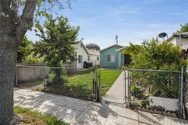 180 67th Street, Long Beach, CA 90805 - #2