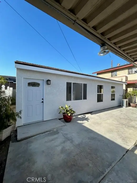 2033 Burnett Street, Long Beach, CA 90810