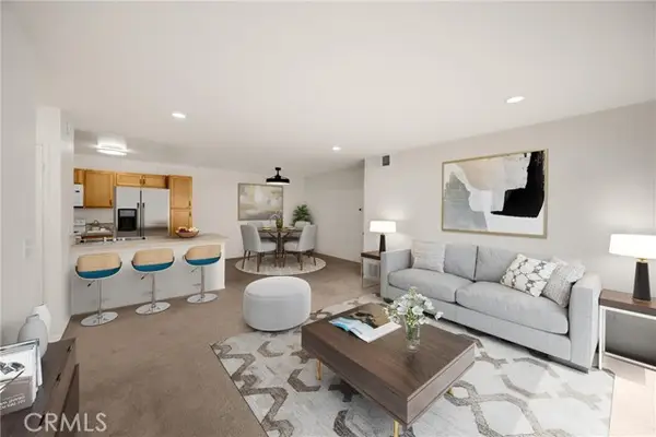 2521 Sunflower Avenue  #R8, Santa Ana, CA 92704