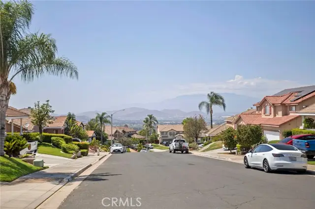 1372 Haddington Dr, Riverside, CA 92507 - #2