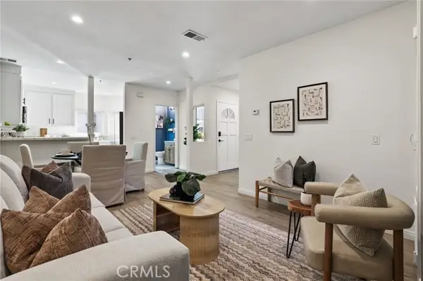 260 Victoria  #F2, Costa Mesa, CA 92627