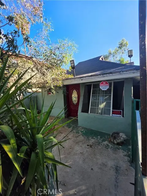 5925 Whitnall Highway, North Hollywood, CA 91601