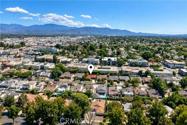 7044 Mammoth Avenue, Van Nuys, CA 91405 - #3