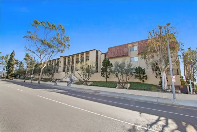 1460 Willow Street  #202, Signal Hill, CA 90755 - Image #3