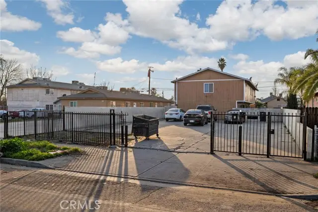 715 N Street, Bakersfield, CA 93304 - #1