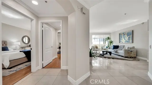 7218 Hillside Avenue  #202, Los Angeles, CA 90046 - #2