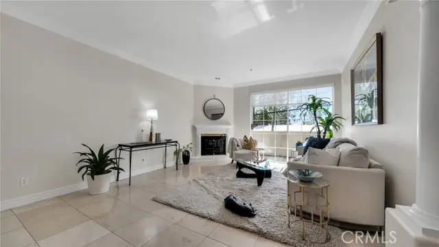 7218 Hillside Avenue  #202, Los Angeles, CA 90046 - #3