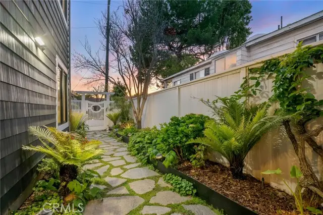 1704 Poinsettia, Manhattan Beach, CA 90266 - #2