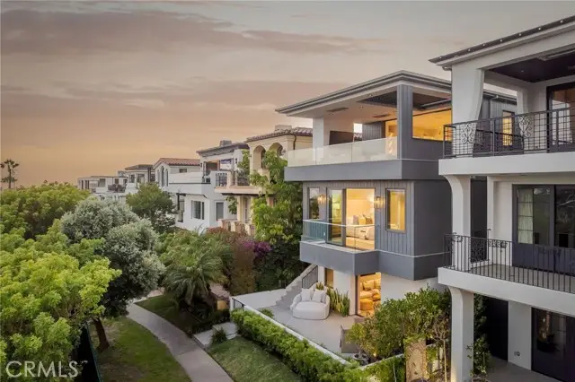 457 26th Street, Manhattan Beach, CA 90266 - #1