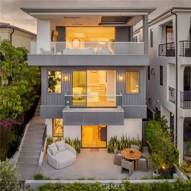 457 26th Street, Manhattan Beach, CA 90266 - #2