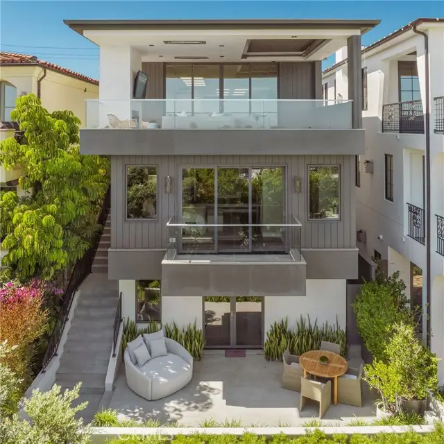 457 26th Street, Manhattan Beach, CA 90266 - #3